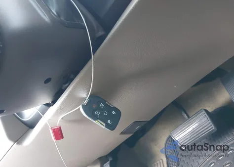 2017 GMC Yukon Xl Slt z USA, uszkodzony, nr VIN 1GKS1GKC1HR256049